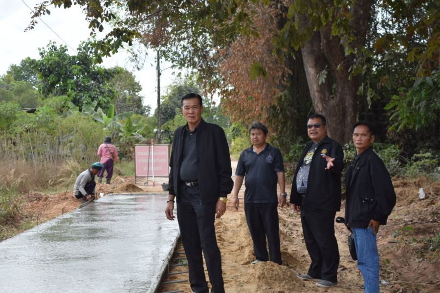 ลงพื้นที่ตรวจสอบความเรียบร้อยการดำเนินการก่อสร้างถนนคอนกรีตเสริมเหล็ก ซอยบำนาญ หมู่ที่ 11 บ้านดวงเจริญ ตำบลธาตุ อำเภอวารินชำราบ จังหวัดอุบลราชธานี
