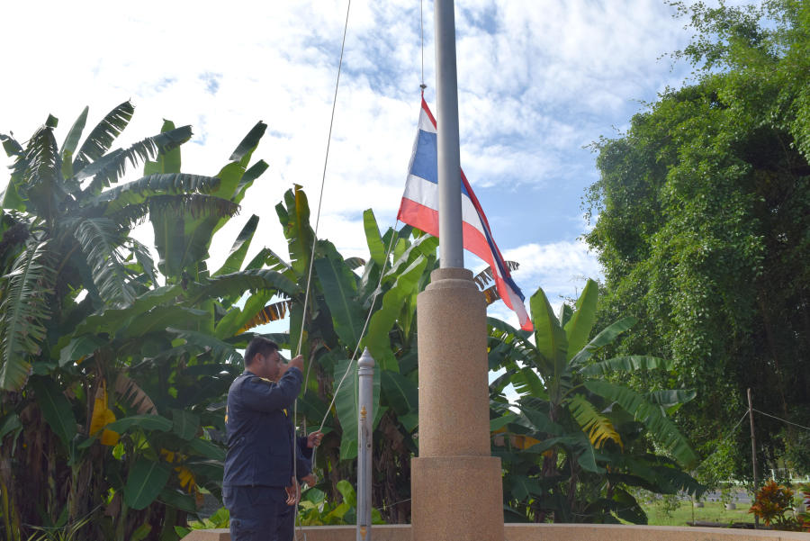 กิจกรรมเคารพธงชาติ เวลา 08.00 น. บริเวณเสาธงหน้าสำนักงานเทศบาลตำบลธาตุ