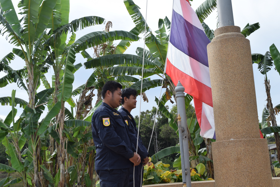 กิจกรรมเคารพธงชาติ เวลา 08.00 น. บริเวณเสาธงหน้าสำนักงานเทศบาลตำบลธาตุ