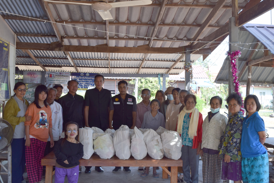 มอบสิ่งของให้แก่ผู้ยากไร้  หมู่ที่  8  บ้านดอนกลางใต้  ตำบลธาตุ  อำเภอวารินชำราบ  จังหวัดอุบลราชธานี