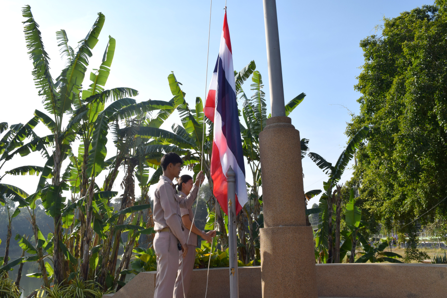 กิจกรรมเคารพธงชาติ เวลา 08.00 น. บริเวณเสาธงหน้าสำนักงานเทศบาลตำบลธาตุ