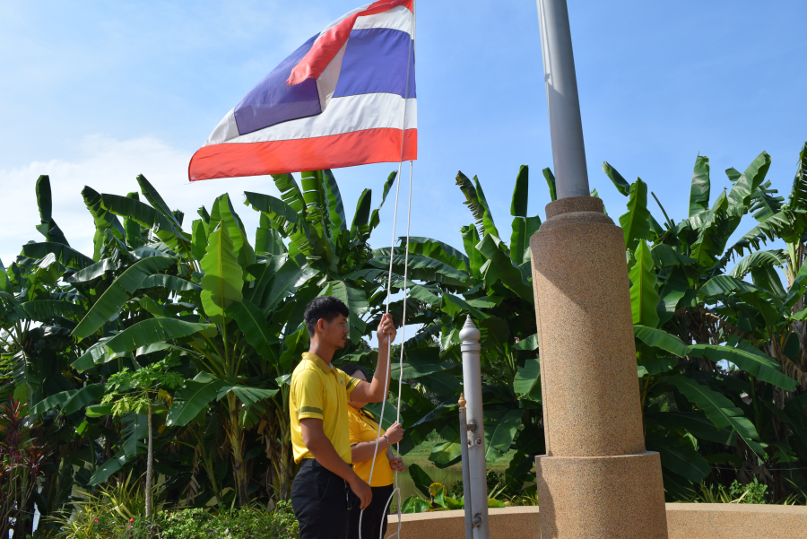 กิจกรรมเคารพธงชาติ เวลา 08.00 น. บริเวณเสาธงหน้าสำนักงานเทศบาลตำบลธาตุ